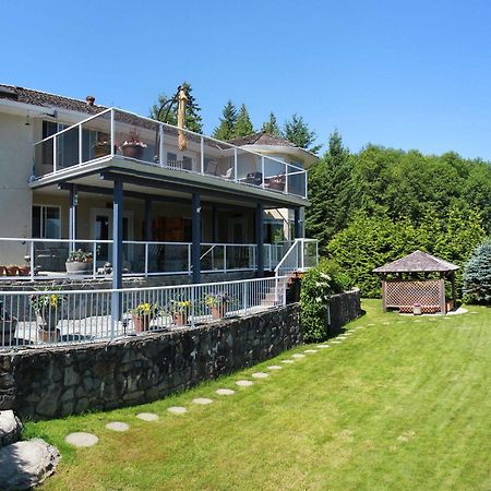 At The Shore Bed And Breakfast Sechelt Bagian luar foto