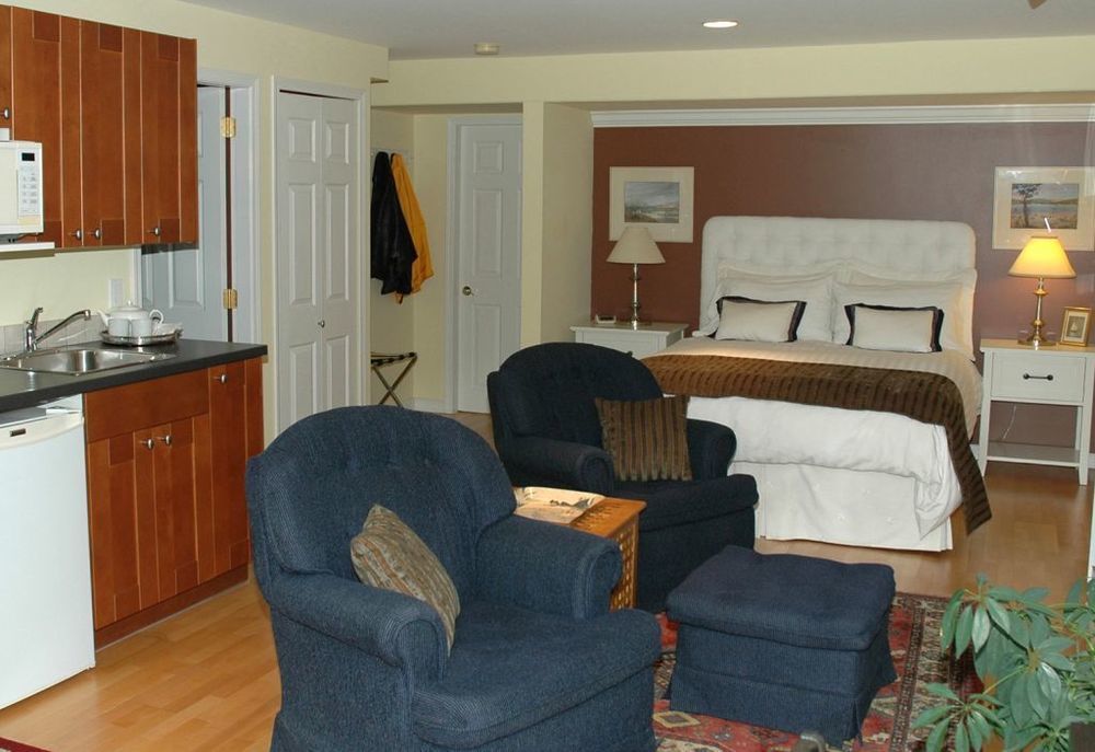 At The Shore Bed And Breakfast Sechelt Bagian luar foto