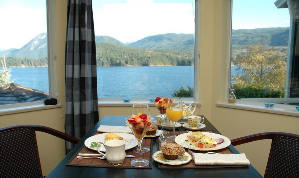 At The Shore Bed And Breakfast Sechelt Bagian luar foto