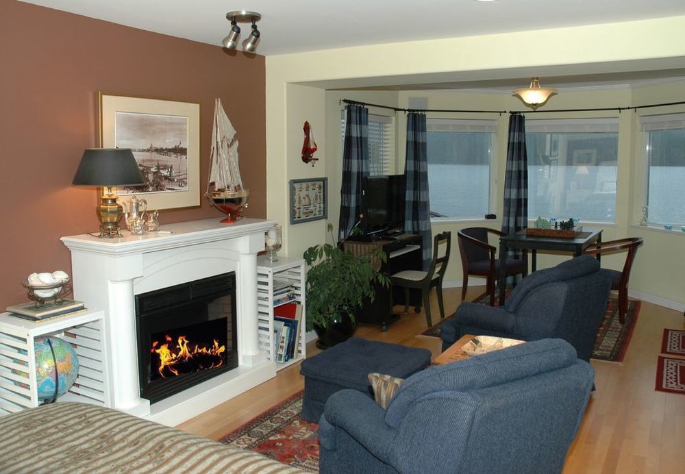 At The Shore Bed And Breakfast Sechelt Bagian luar foto