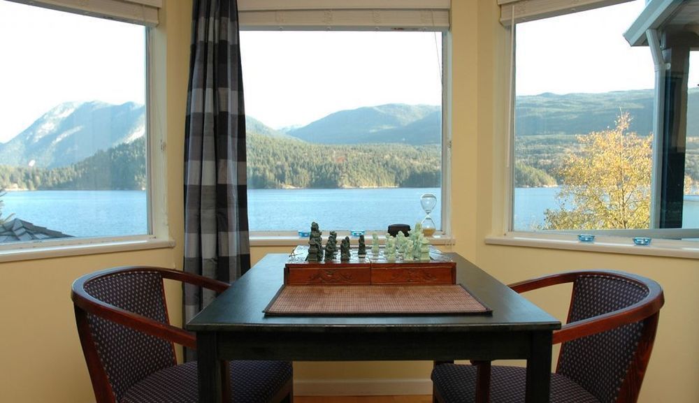 At The Shore Bed And Breakfast Sechelt Bagian luar foto