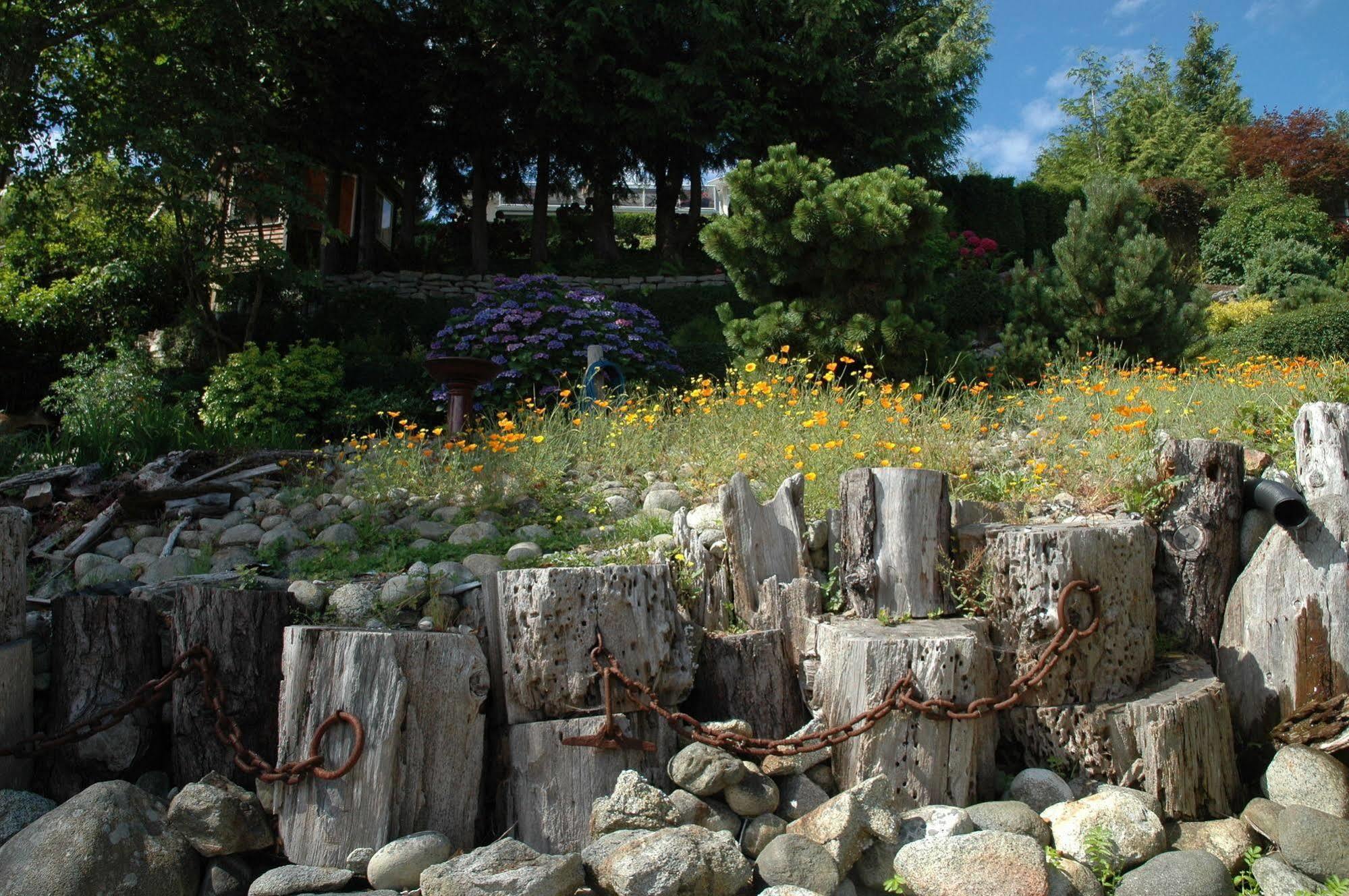 At The Shore Bed And Breakfast Sechelt Bagian luar foto