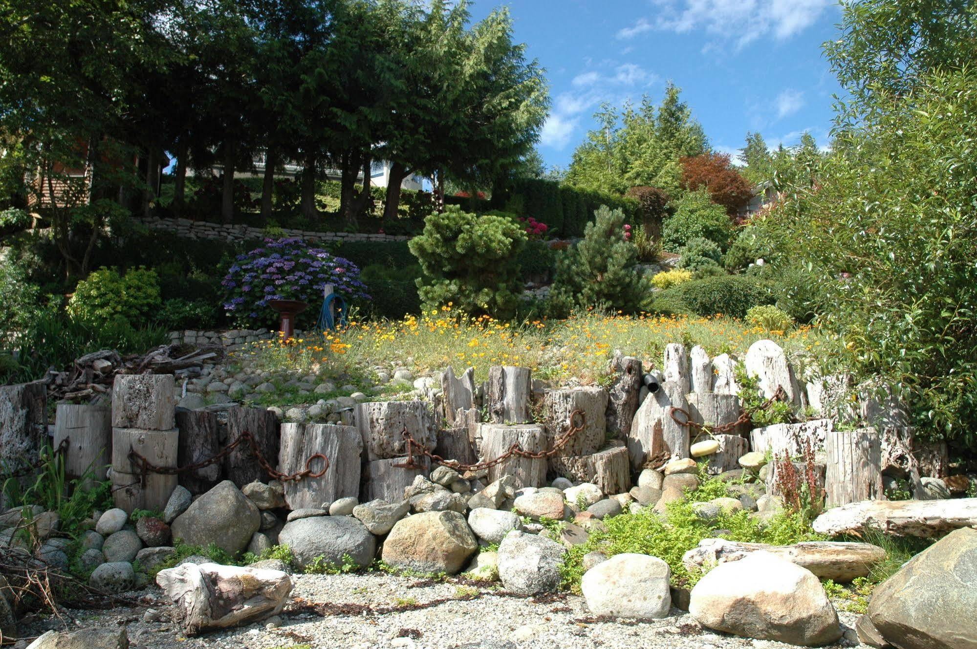At The Shore Bed And Breakfast Sechelt Bagian luar foto