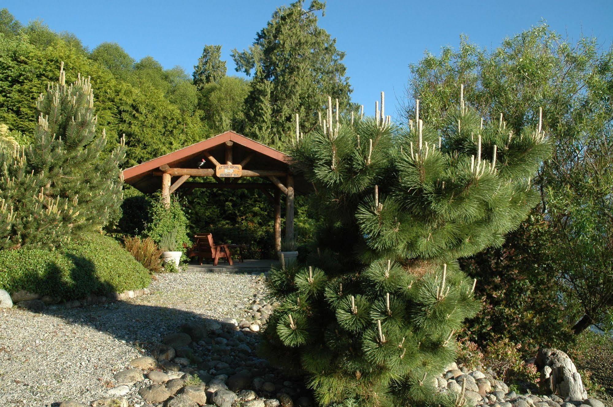 At The Shore Bed And Breakfast Sechelt Bagian luar foto